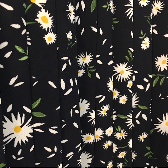 Tommy Hilfiger skirt. Size 14. - Picture 3 of 6